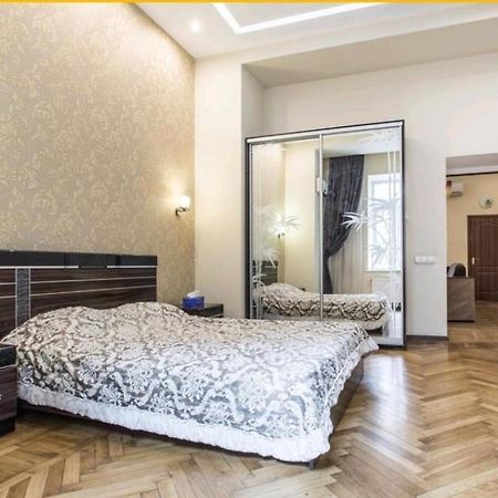 דירות אודסה Apartmens Near Opera House מראה חיצוני תמונה